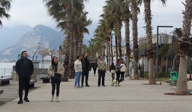 Konyaaltı Sahili'nde Leylek Sürprizi