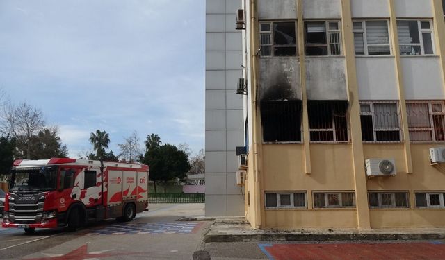 Antalya'da İlkokulda Yangın Çıktı: Öğrenciler Tahliye Edildi