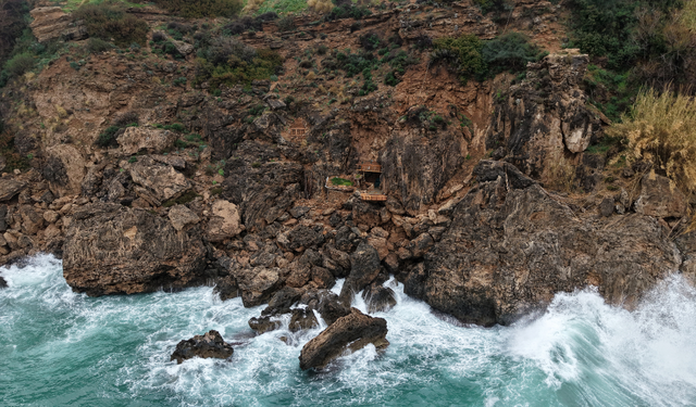 Koruma Altındaki Falezlerde 'Kaçak Baraka' İşgali