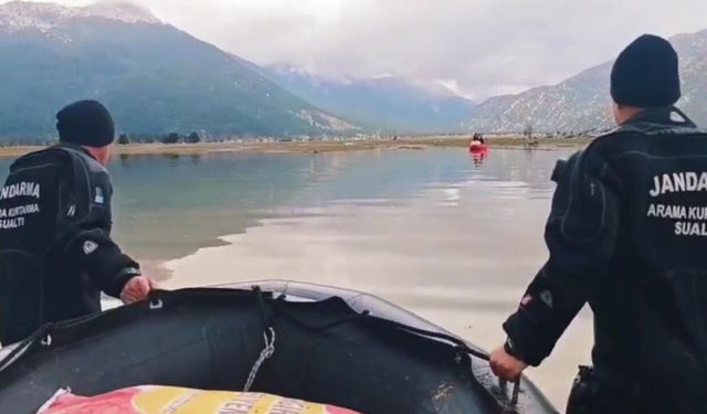 Yaylada Mahsur Kalan Çoban ve Hayvanlara Botla Erzak Ulaştırıldı