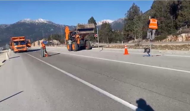 Sel Suları Altında Kalan Antalya-Konya Kara Yolu Yeniden Ulaşıma Açıldı