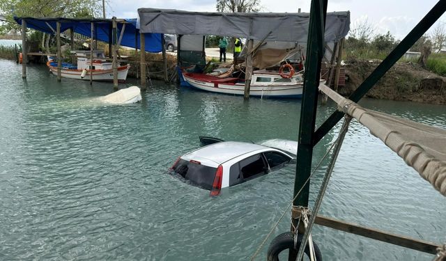 Kontrolden Çıkan Otomobil Irmağa Uçtu
