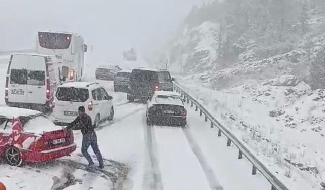 Alacabel'de Nisan Ayında Kar Sürprizi