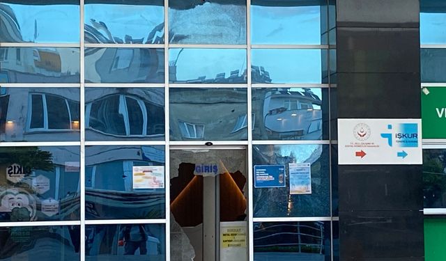 Elindeki Pompalı Tüfekle Belediye Binasına Ateş Açtı