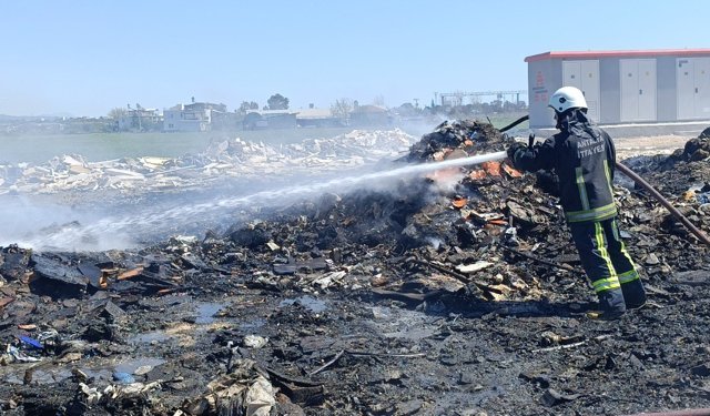 Çöp ve Hurdalar Yine Alev Aldı Vatandaşlar Duruma İsyan Etti