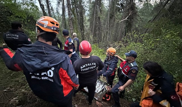 Antalya’da Uçurumdan Düşen Adam Yaralı Kurtarıldı