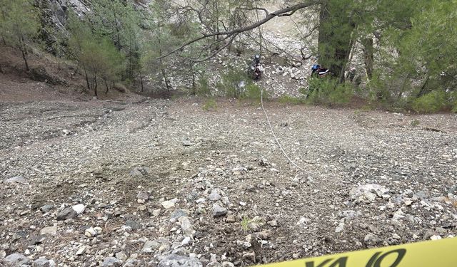 Motosikletiyle Dereye Uçan Sürücü Hayatını Kaybetti