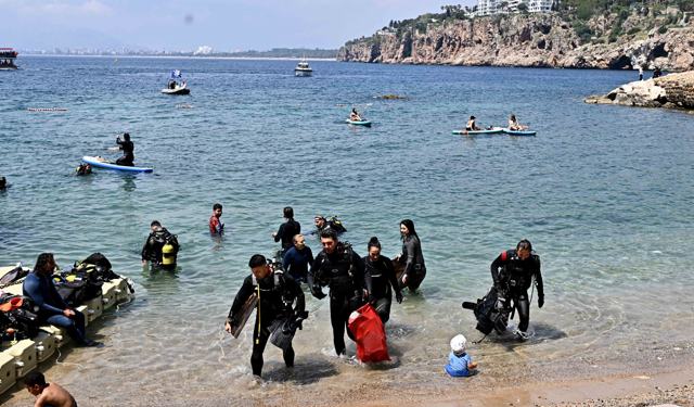 Mermerli Plajı'nda Deniz Dibi Temizliği