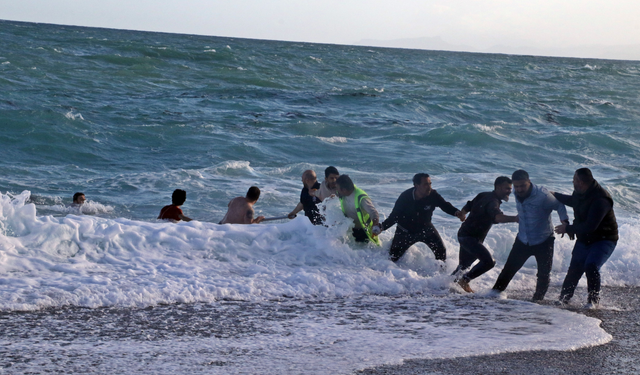 Konyaaltı'nda Can Pazarı: 2 kardeş Kurtuldu, Kuzen Hayatını Kaybetti