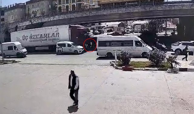 Mendil Satarken TIR Altında Kalan Kadın Hayatını Kaybetti