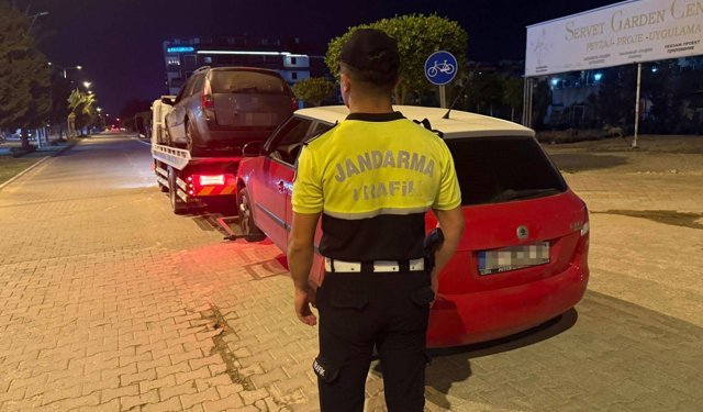 Alanya'da Korsan Taşımacılık Yapan 8 Araca 835 Bin TL Ceza