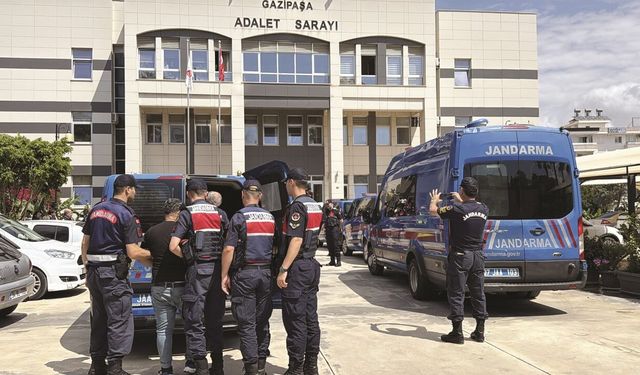 Antalya'da Usulsüz Reçete Operasyonunda 4 Tutuklama