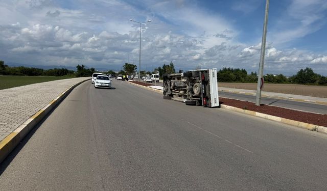 Antalya'da Otomobil İle Kamyonet Çarpıştı: 7 Yaralı