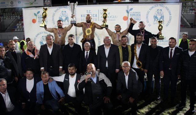 Kumluca'daki Yağlı Pehlivan Güreşleri'nde Başpehlivan Orhan Okulu