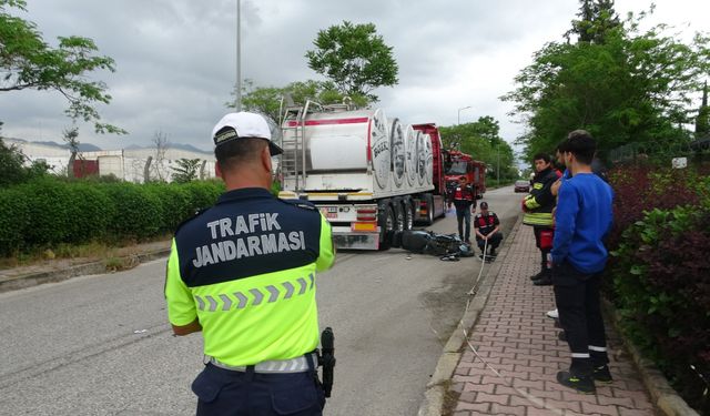 Alınan Aracın Devrini Beklerken Hayalleri Tırın Altında Kaldı