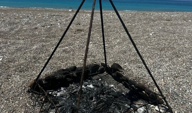 Caretta Caretta yuvasının üzerinde mangal ateşi yaktılar