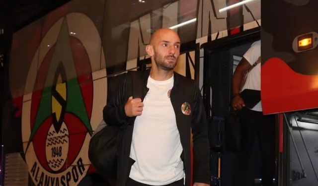 Alanyaspor, Kaptan Efecan Karaca İle Yollarını Ayırdı