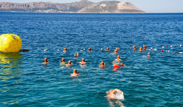 Meis-Kaş maratonu’nda dostluk için kulaç attılar