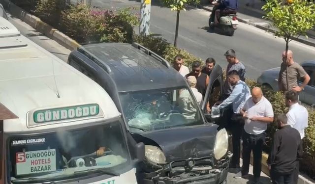Yayaya yol veren minibüse arkadan araç çarptı