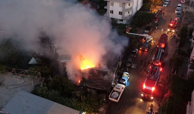 40 yıllık emeği gözlerinin önünde küle döndü