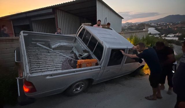Alanya'da otomobil ile kamyonet çarpıştı