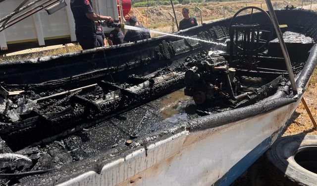 Aksu’da karaya çekili teknede yangın paniği