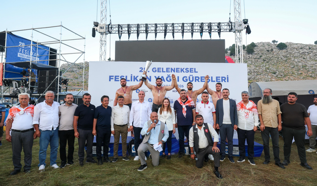 Feslikan Yağlı Pehlivan Güreşleri'ni Başpehlivan Erkan Taş kazandı