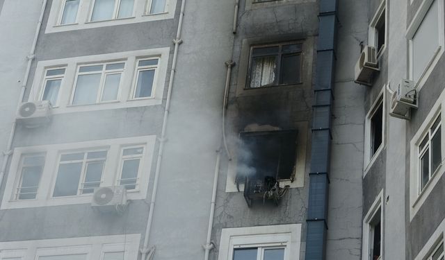 Apartmanda yangın paniği: 5 kişi dumandan etkilendi