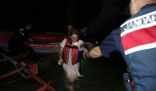 Adacıkta mahsur kalan genç kız kurtarıldı