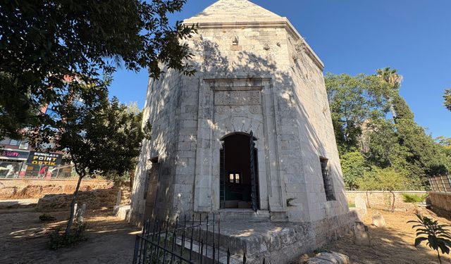 Antalya’da 649 yıllık tarihi türbe zamana meydan okuyor