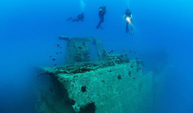 Antalya'nın su altında binlerce yıllık tarih yatıyor