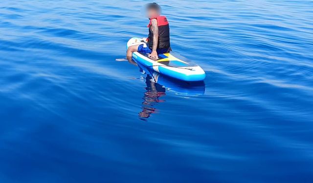 SUP ile denize açıldılar, kürekleri kırılınca kilometrelerce sürüklendiler