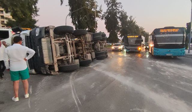 Antalya’da beton mikseri devrildi