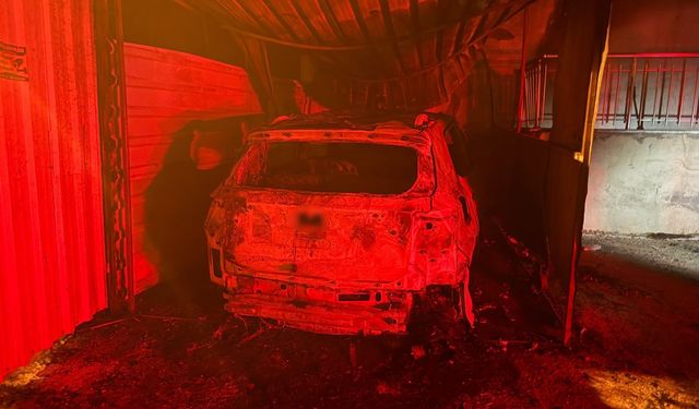 Hayvanlarını şikayet eden ailenin otomobilini kundakladı