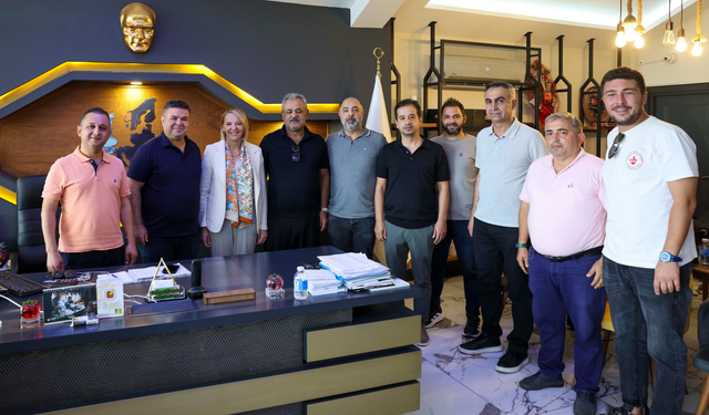 Hatice Öz, Antalya Toptancı Hali'nde projelerini anlattı