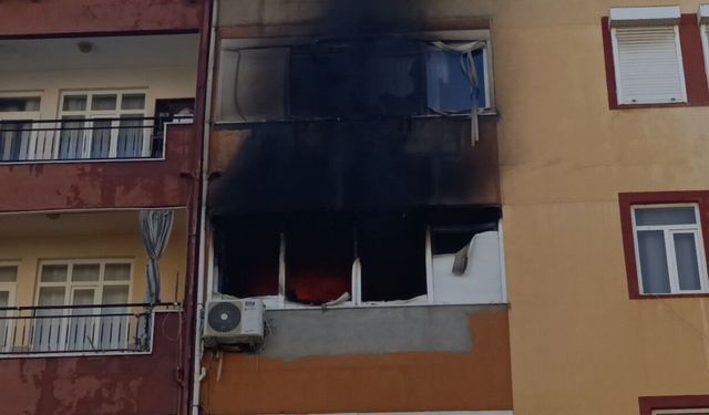 Antalya’da 5 katlı binada yangın: 4 kişi kurtarıldı