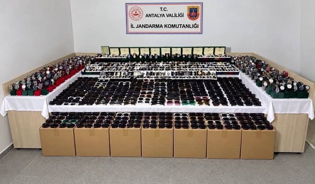 Antalya’da 5 milyon TL’lik kaçak gözlük ve saat ele geçirildi