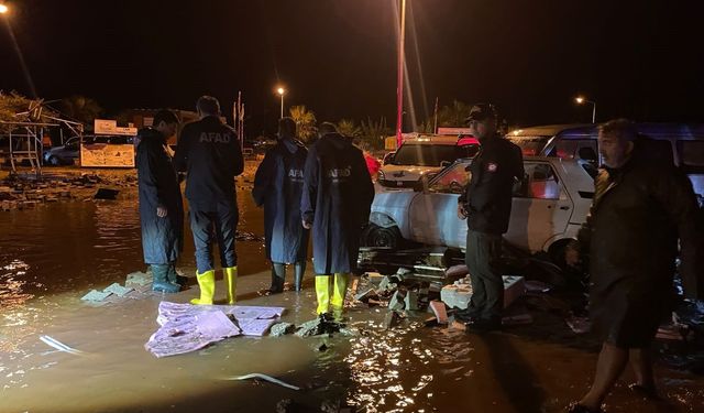 Antalya'da sağanak nedeniyle mahsur kalan 22 kişi kurtarıldı