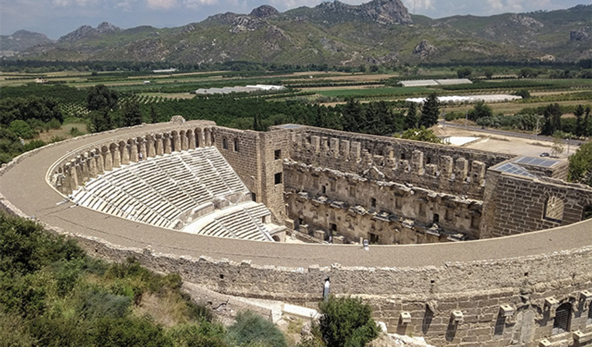 Antalya'nın en görkemli antik tiyatroları