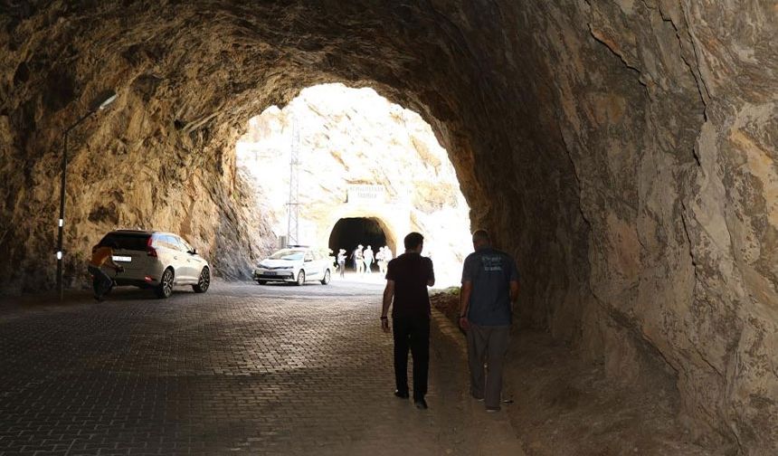Yapımı 132 yıl sürdü! Dünya'nın en tehlikeli yolu macera sevenleri bekliyor