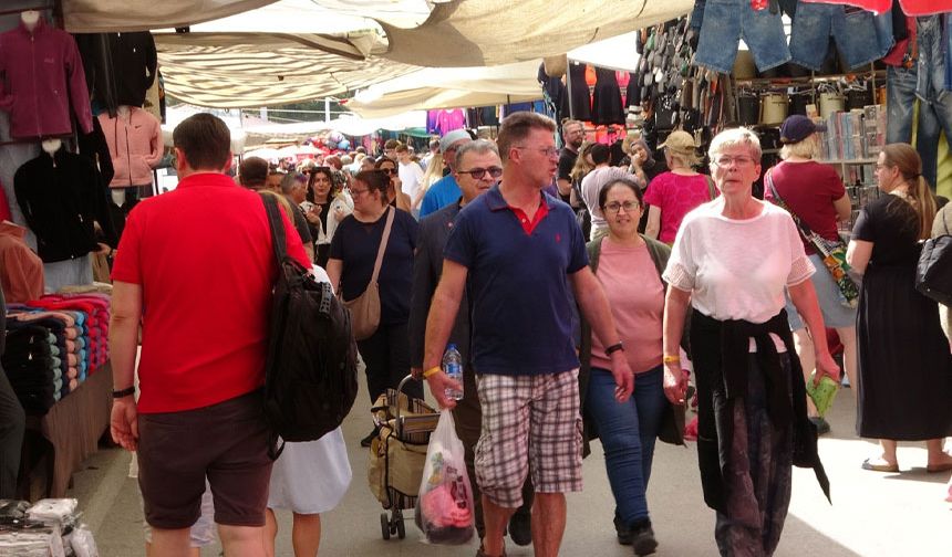 Perşembe pazarına turist yağdı
