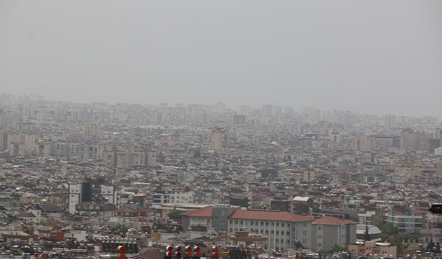 Şehre çöken toz nedeniyle görüş mesafesi azaldı