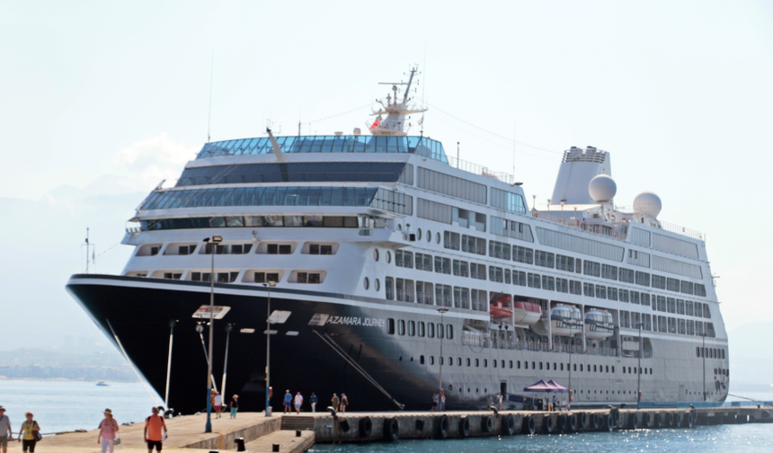 Alanya’ya turistler denizden geldi