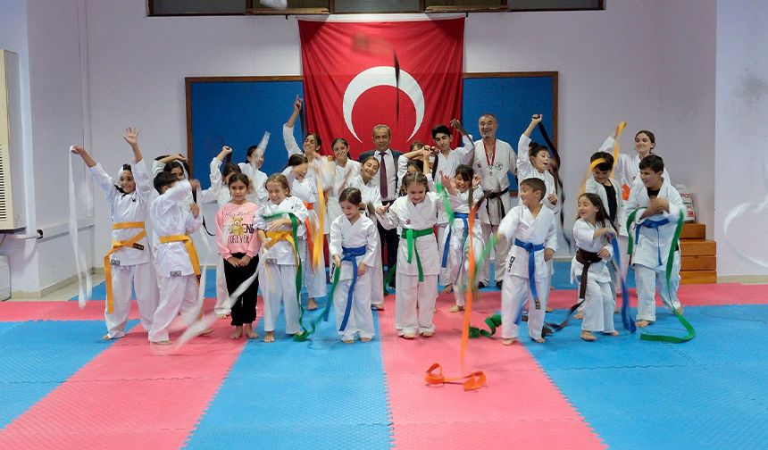 Karate takımı kuşak atladı