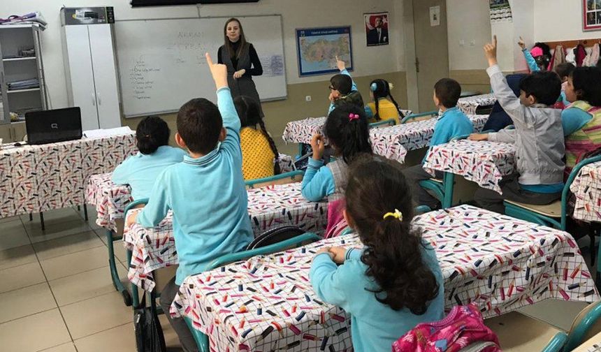 Okullarda ilk ders zili çaldı