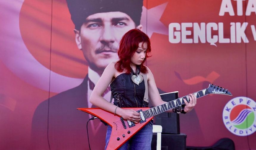Kepez'de sahne gençlerin