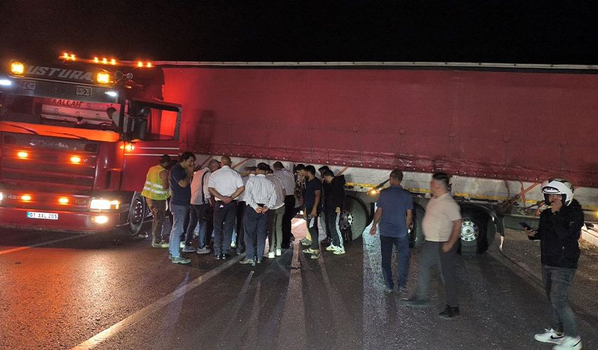 Direksiyon başında rahatsızlanan tır şoförü yolu kapattı