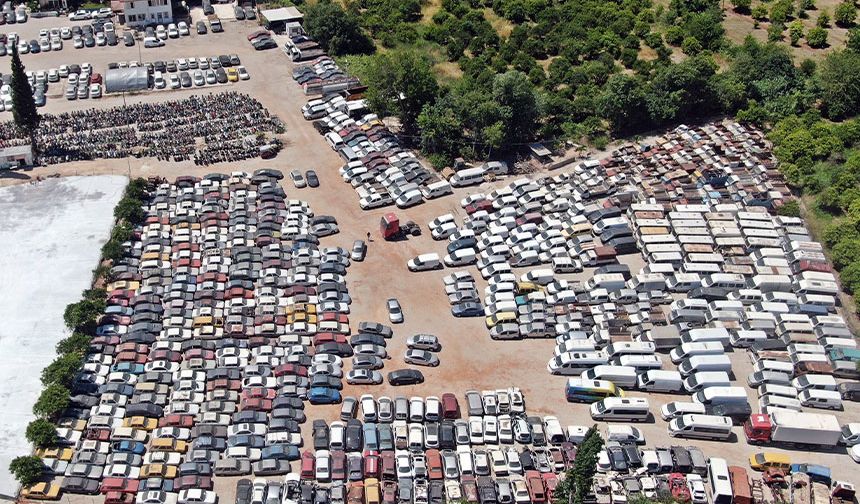 Yediemin otoparkları araç mezarlığına döndü