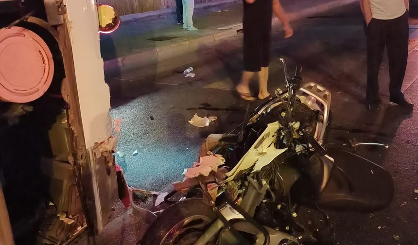 Yolcu otobüsüne çarpan motosikletli öldü