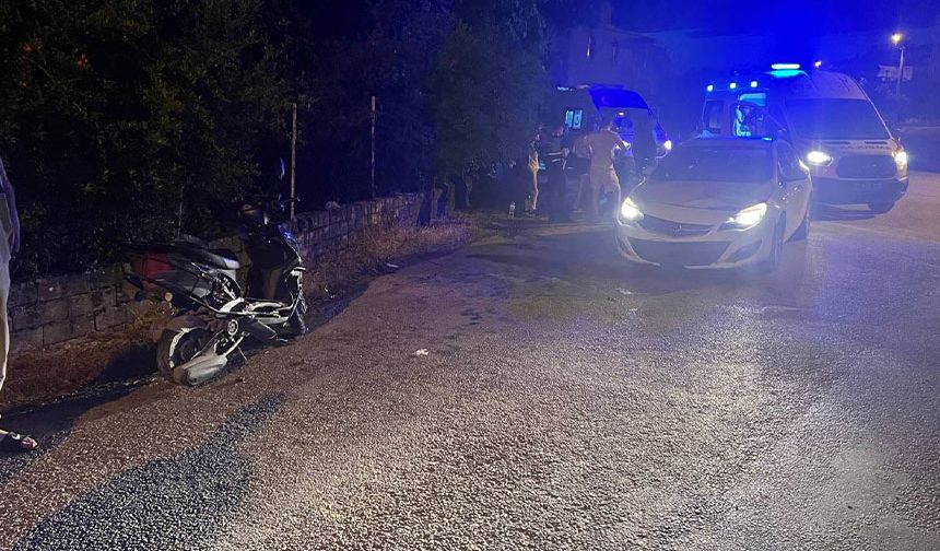 Motosiklet ile otomobil çarpıştı: 2 yaralı